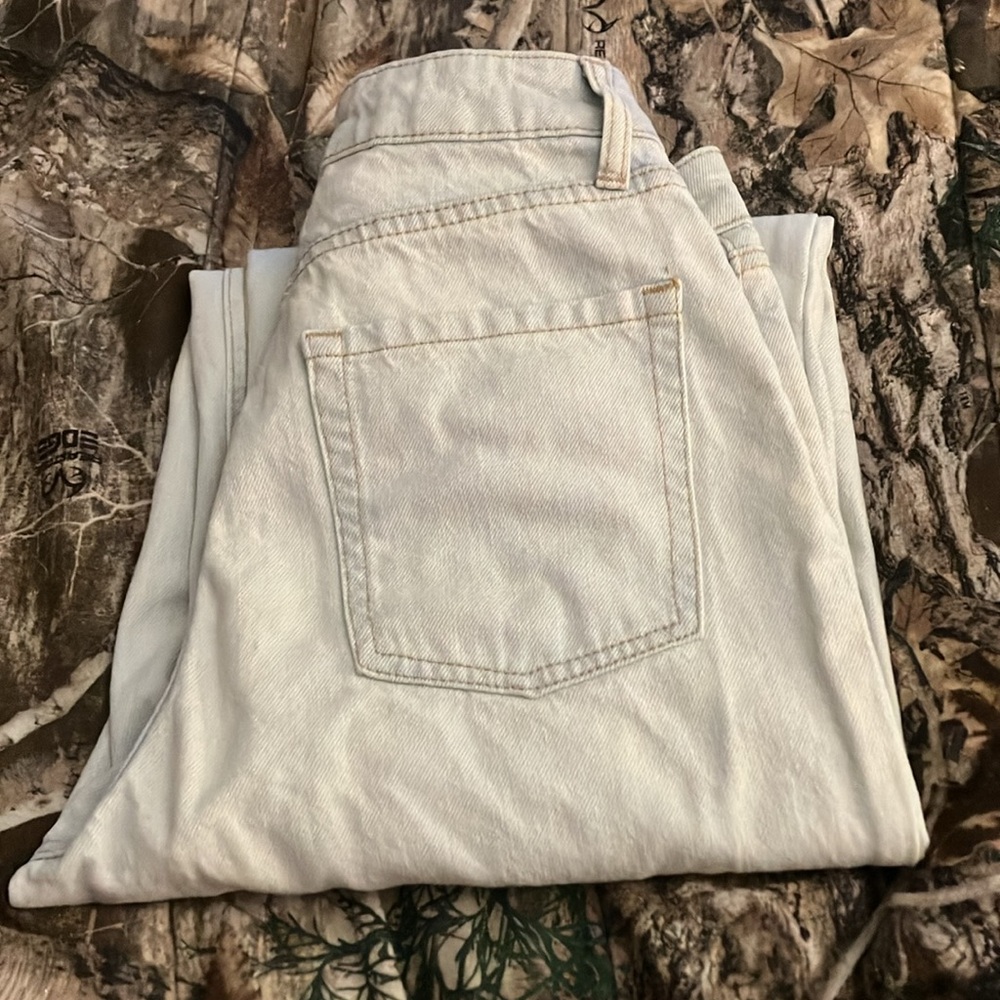 Wild fable size 4 light wash rip jeans